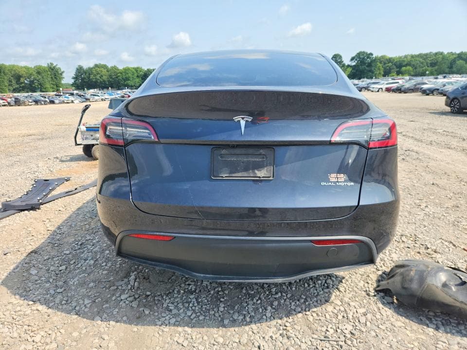2024 TESLA MODEL Y 6