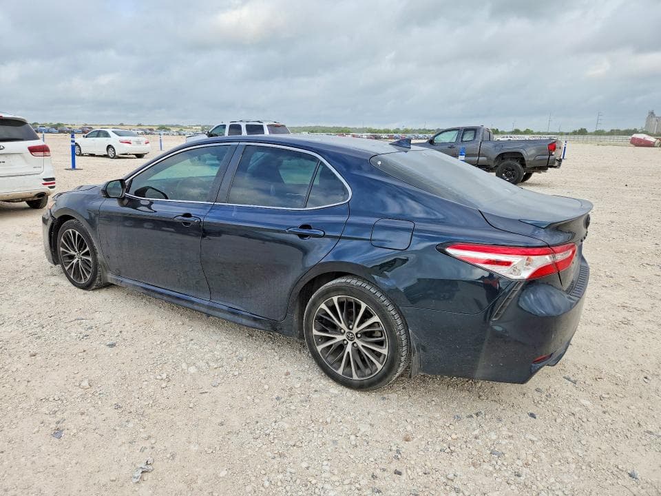 2020 TOYOTA CAMRY SE 2