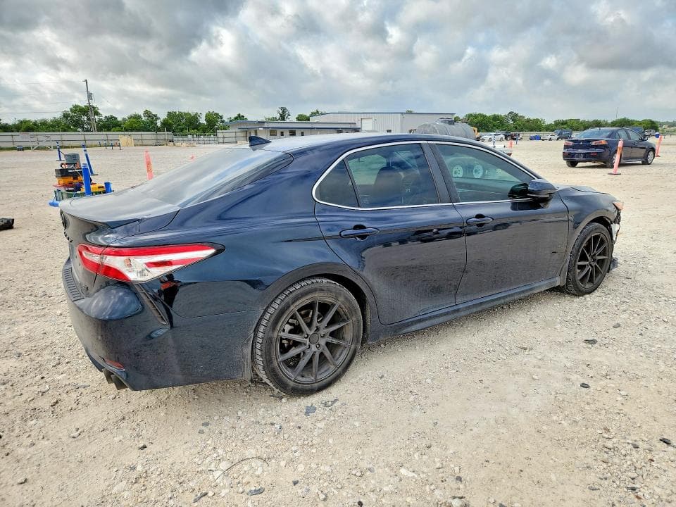 2020 TOYOTA CAMRY SE 3