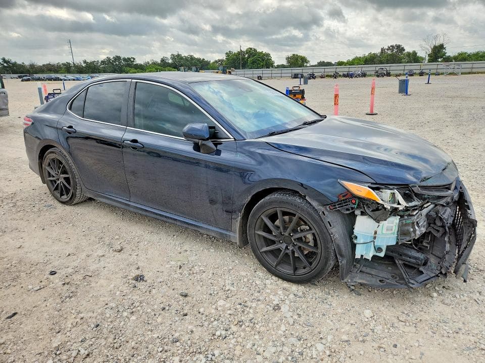 2020 TOYOTA CAMRY SE 4