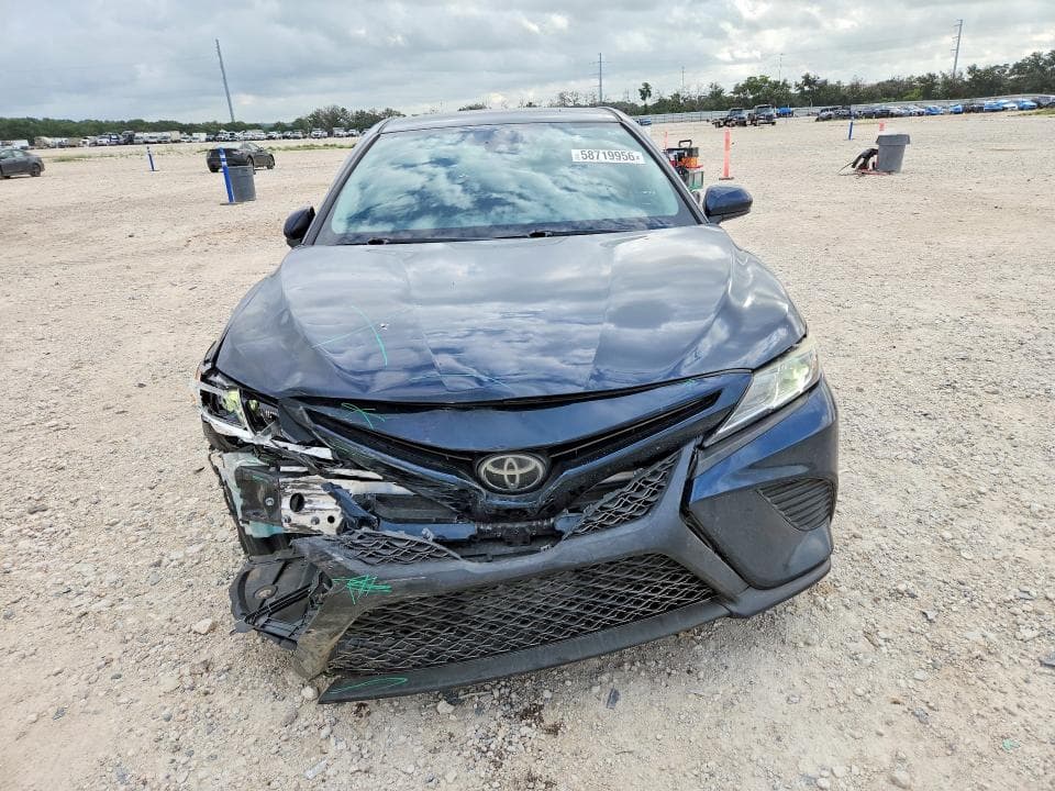 2020 TOYOTA CAMRY SE 5