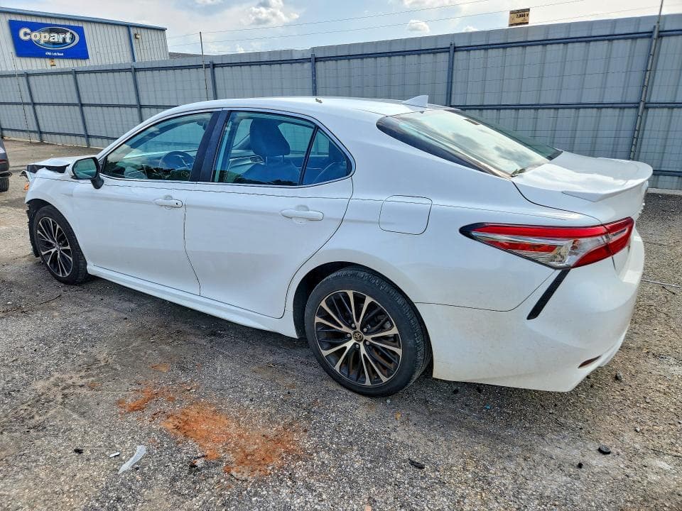 2019 TOYOTA CAMRY SE 2