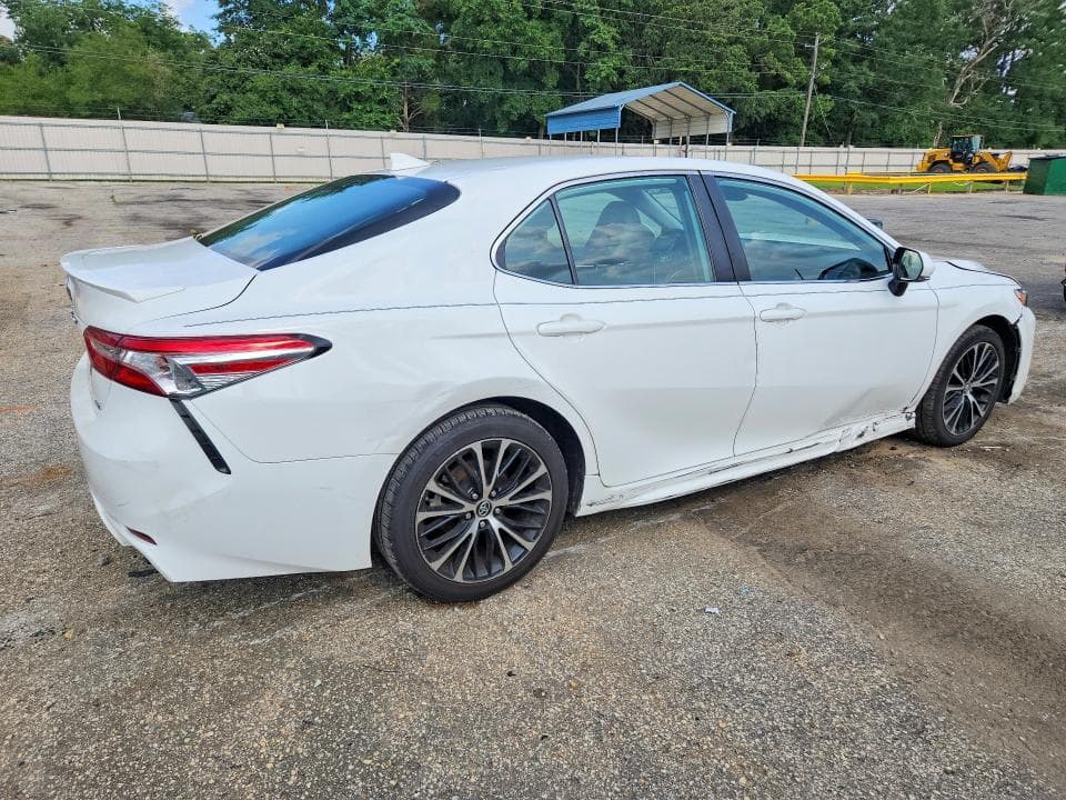 2019 TOYOTA CAMRY SE 3