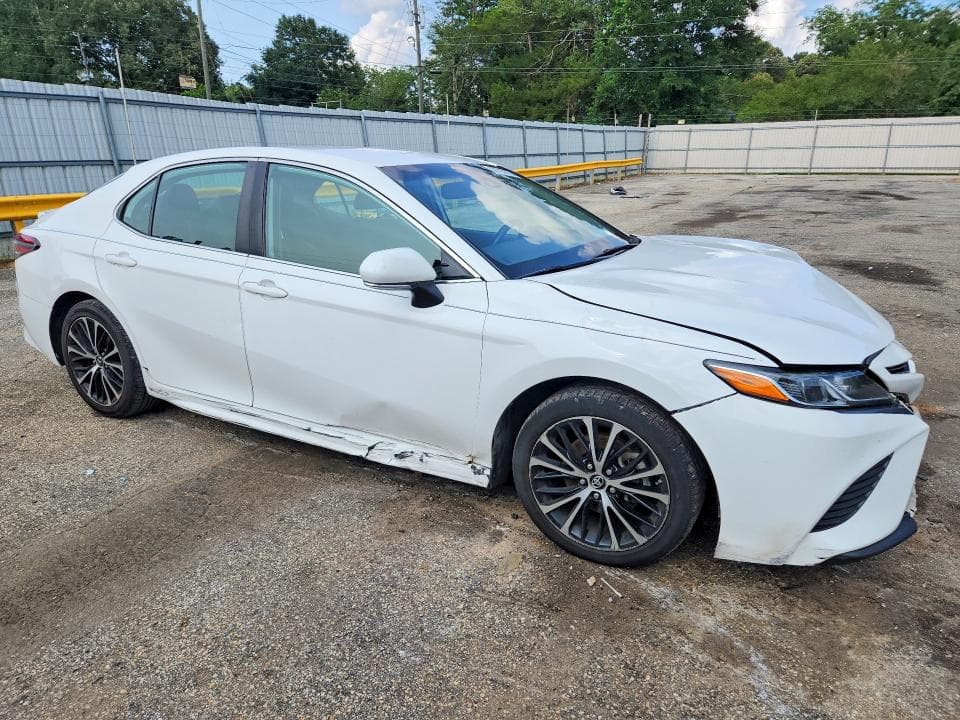 2019 TOYOTA CAMRY SE 4