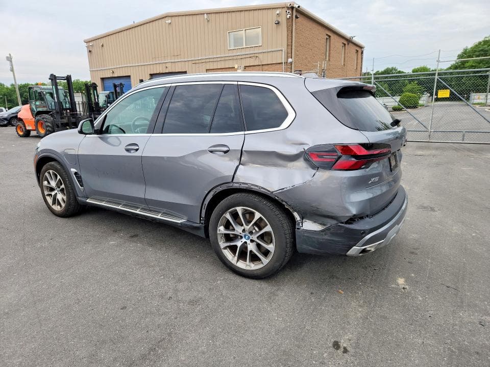 2025 BMW X5 XDRIVE50E 2