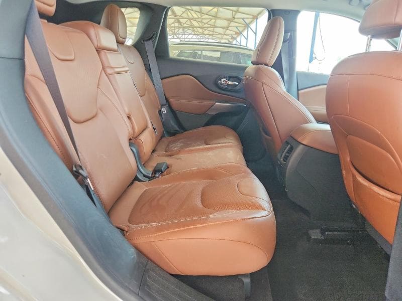 2019 JEEP CHEROKEE OVERLAND 11