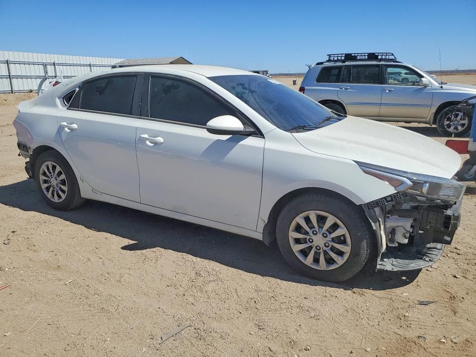 2022 KIA FORTE FE 4