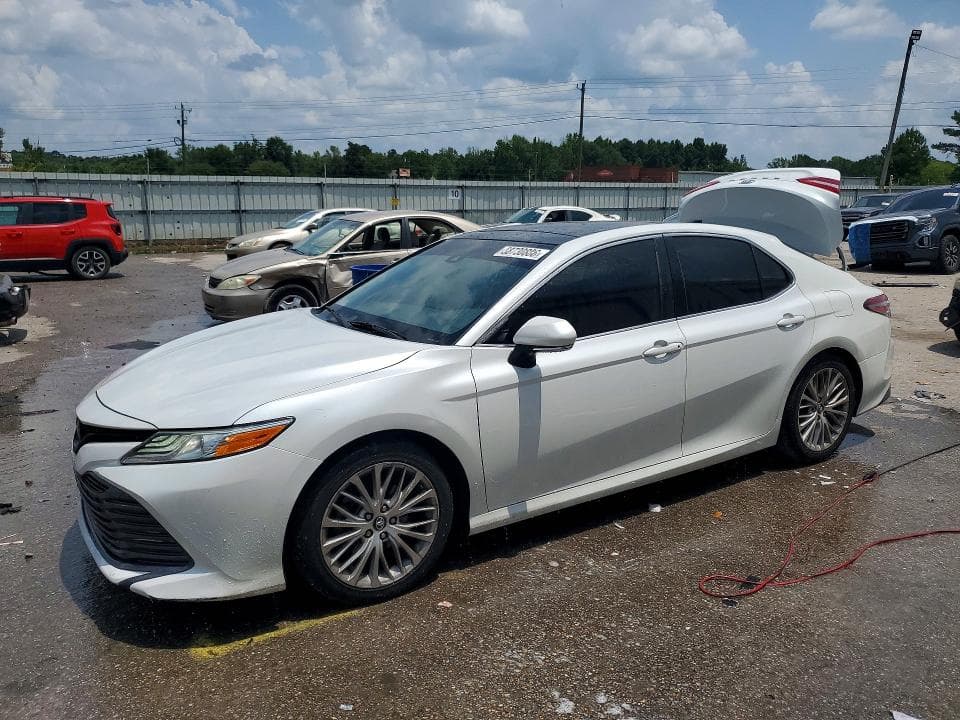 2019 TOYOTA CAMRY XLE - 1