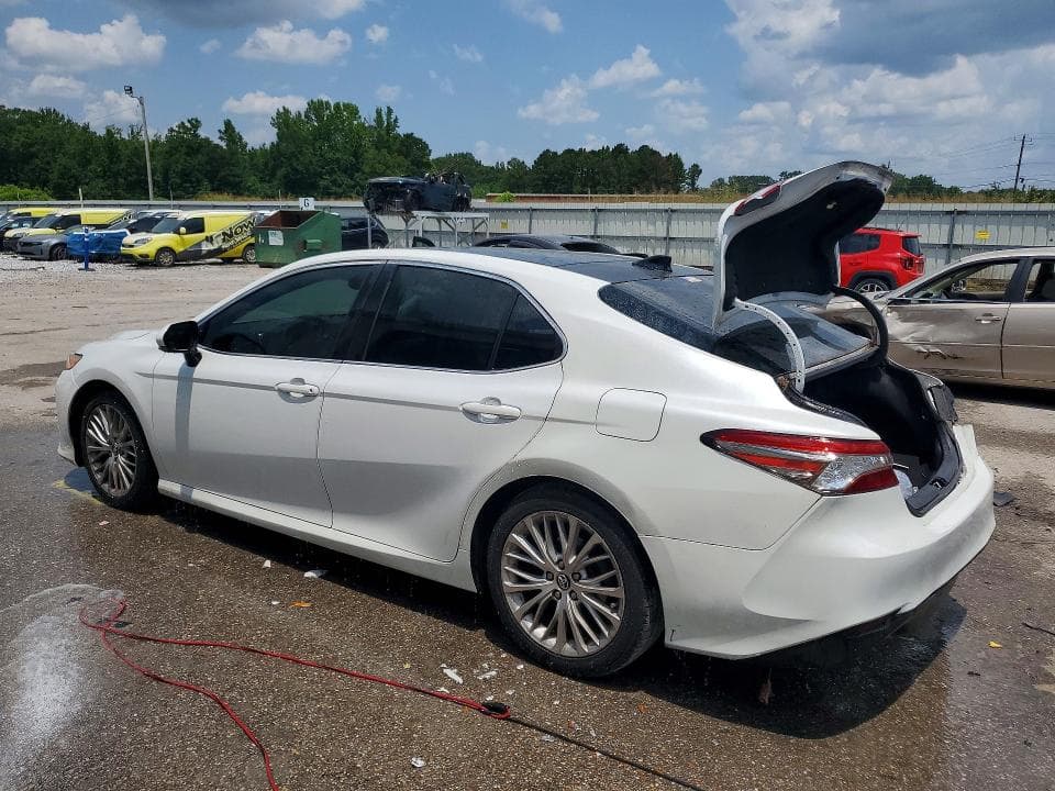 2019 TOYOTA CAMRY XLE 2