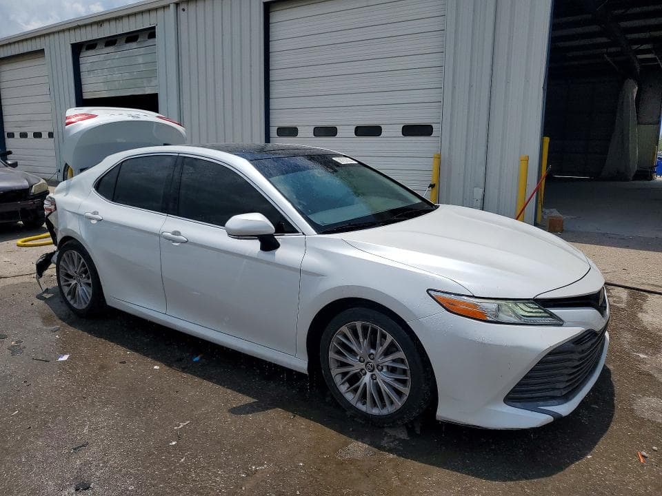 2019 TOYOTA CAMRY XLE 4