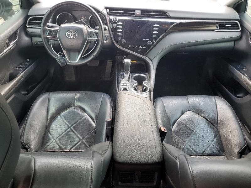 2019 TOYOTA CAMRY XLE 8