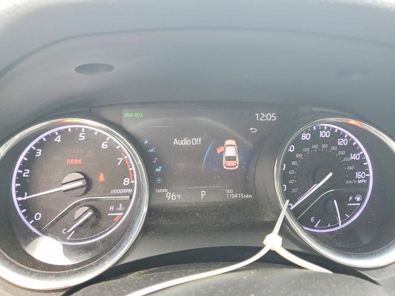 2019 TOYOTA CAMRY XLE 9