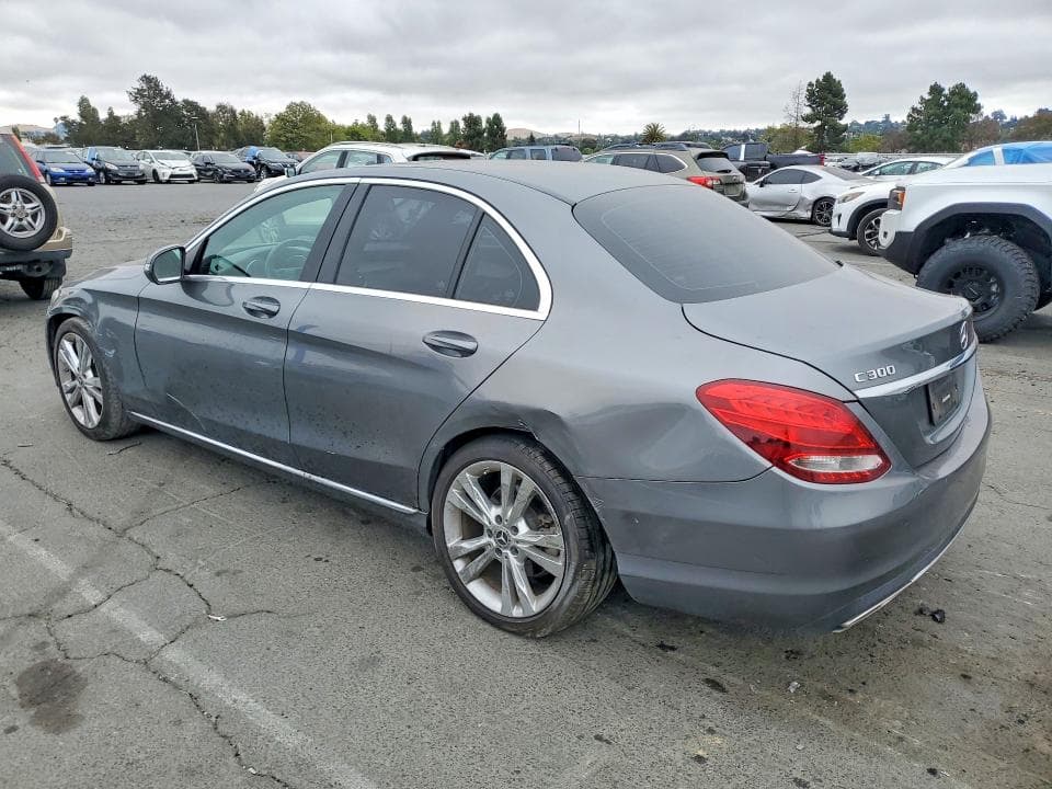 2018 MERCEDES-BENZ C 300 2