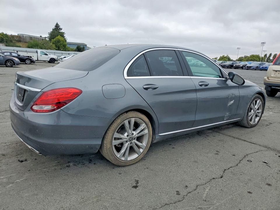 2018 MERCEDES-BENZ C 300 3