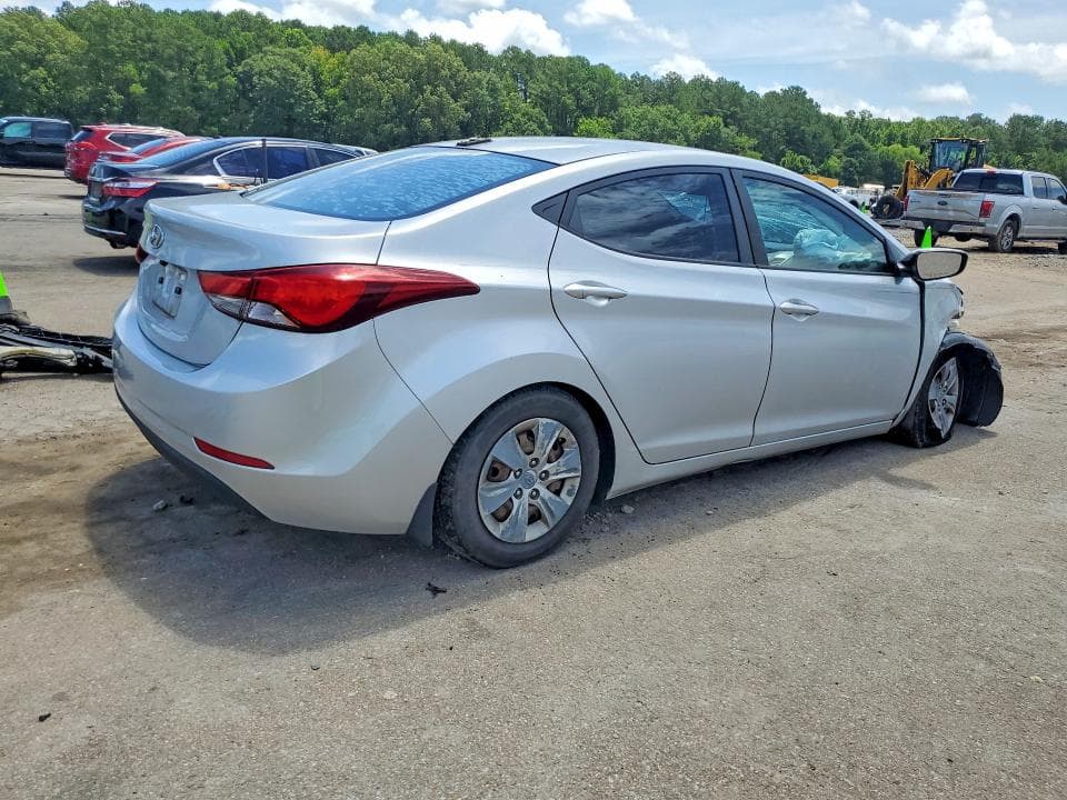 2016 HYUNDAI ELANTRA SE 3