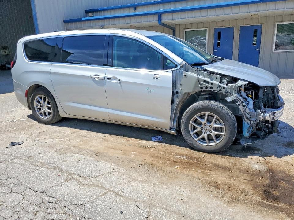 2024 CHRYSLER PACIFICA TOURING L 4