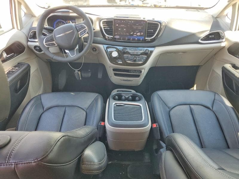 2024 CHRYSLER PACIFICA TOURING L 8