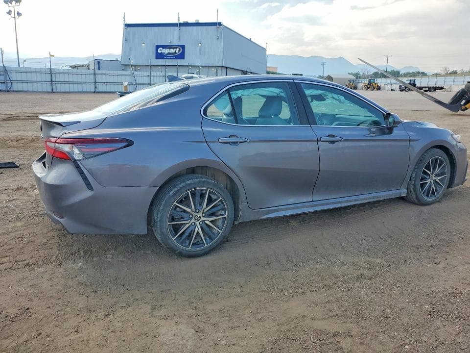 2022 TOYOTA CAMRY SE 3