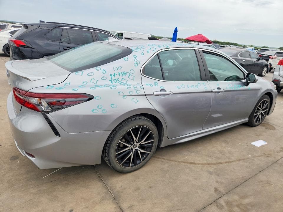 2022 TOYOTA CAMRY HYBRID SE SE 3