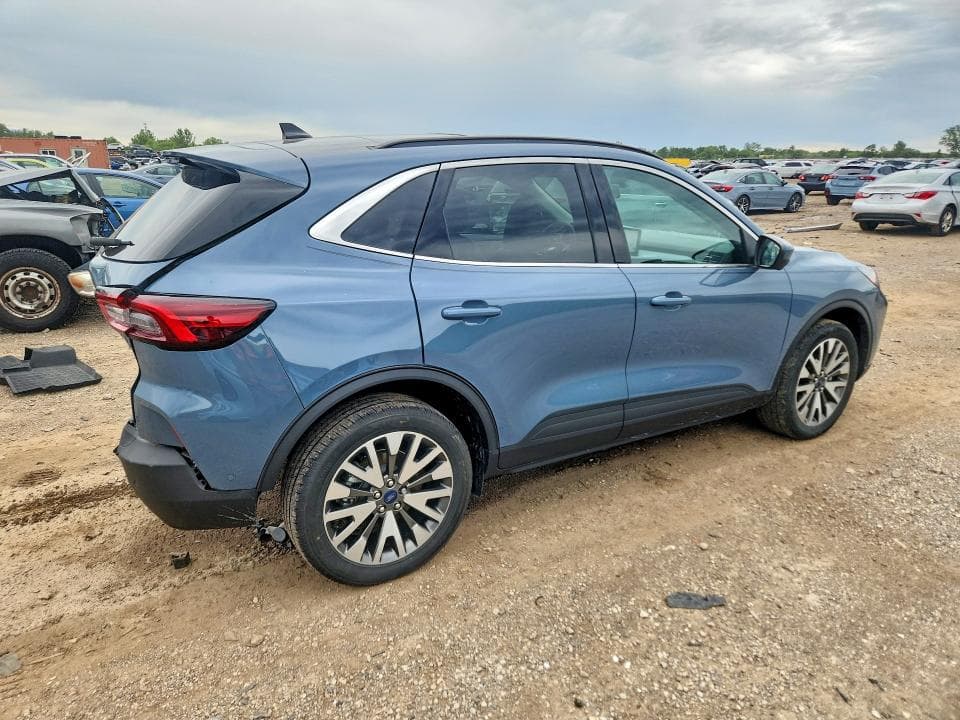 2023 FORD ESCAPE PLATINUM 3