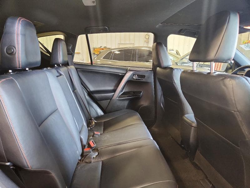 2018 TOYOTA RAV4 SE 11
