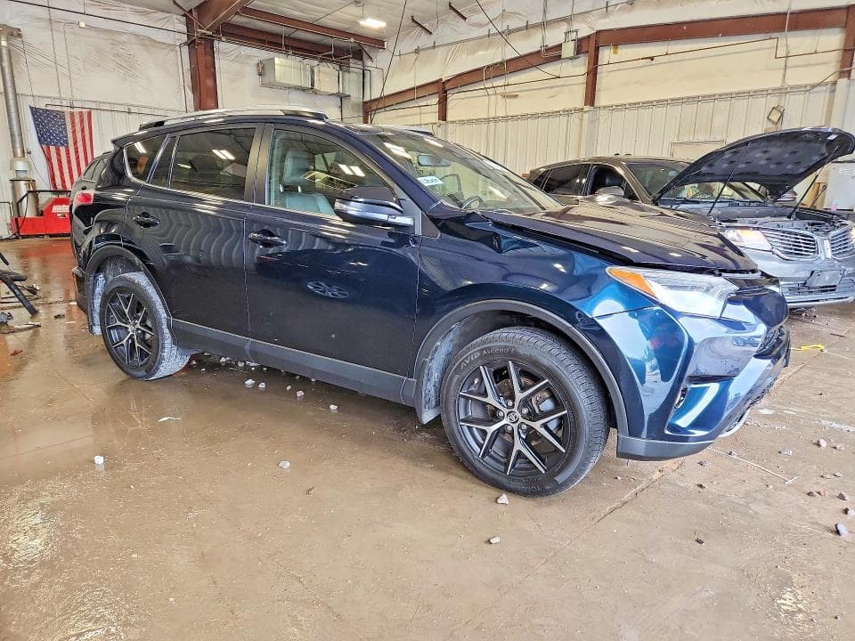2018 TOYOTA RAV4 SE 4