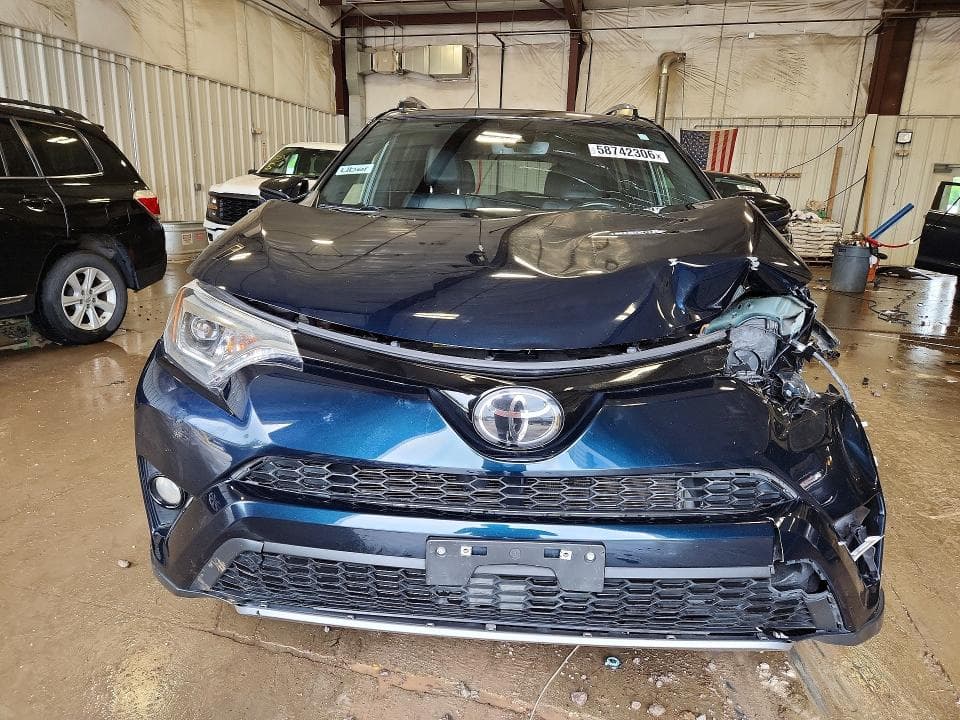 2018 TOYOTA RAV4 SE 5
