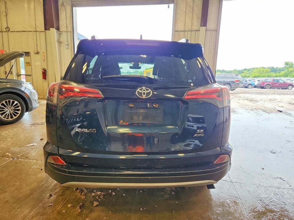 2018 TOYOTA RAV4 SE 6
