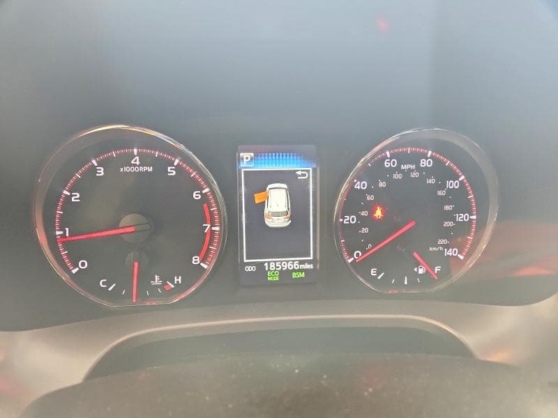 2018 TOYOTA RAV4 SE 9