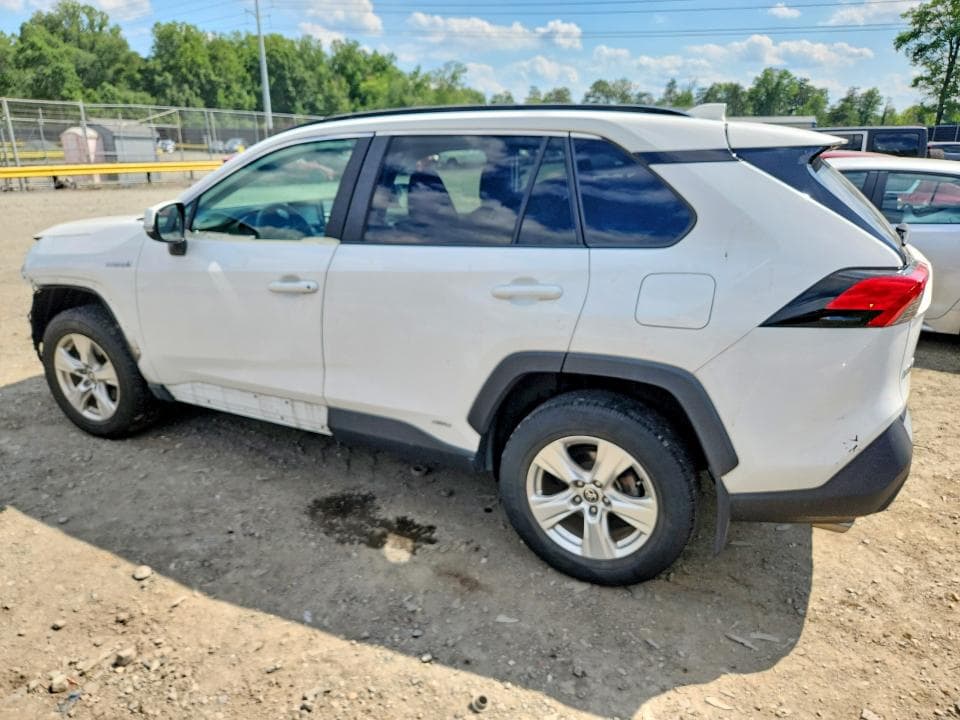2021 TOYOTA RAV4 XLE 2