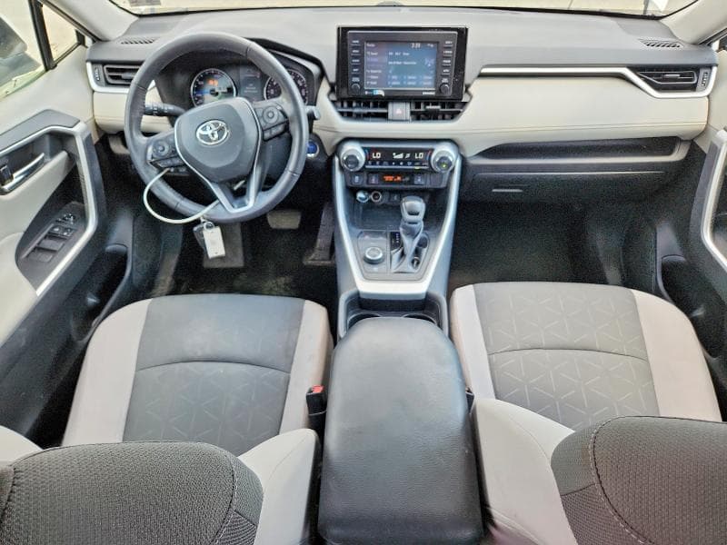 2021 TOYOTA RAV4 XLE 8