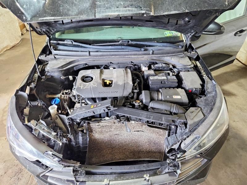 2019 HYUNDAI ELANTRA SE 11