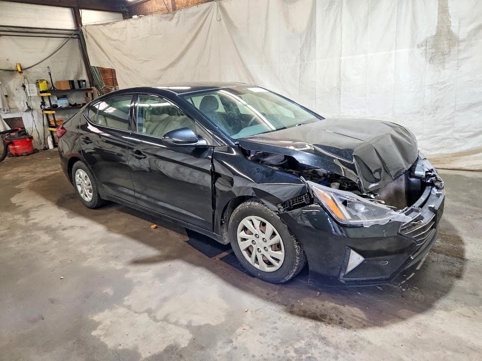 2019 HYUNDAI ELANTRA SE 4