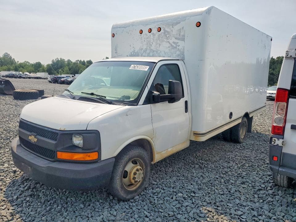 2018 CHEVROLET EXPRESS BOX TRUCK