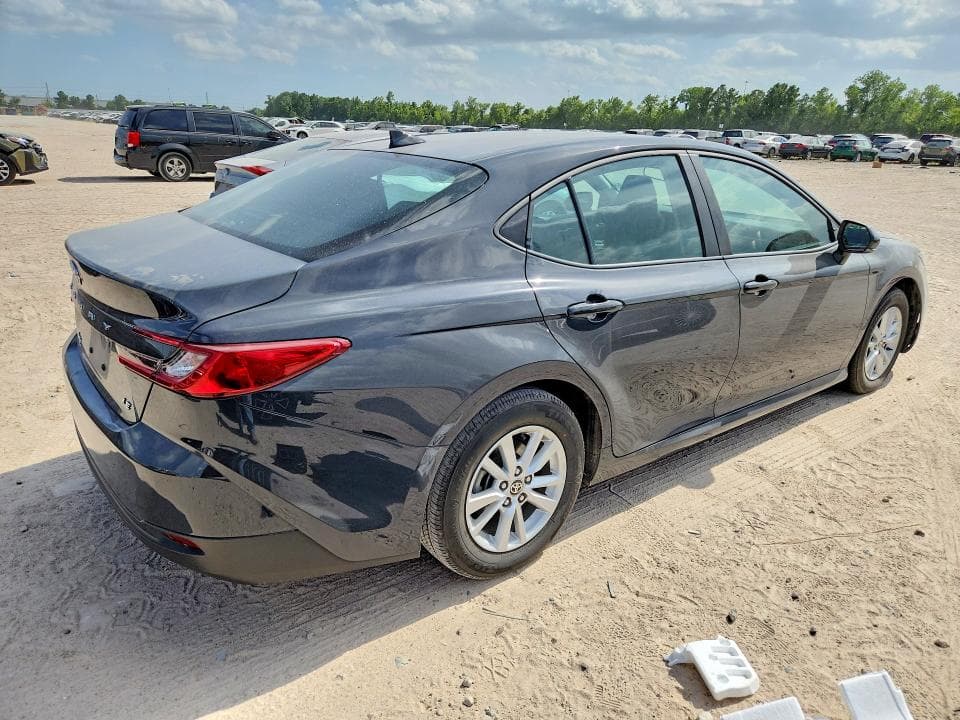2025 TOYOTA CAMRY LE 3