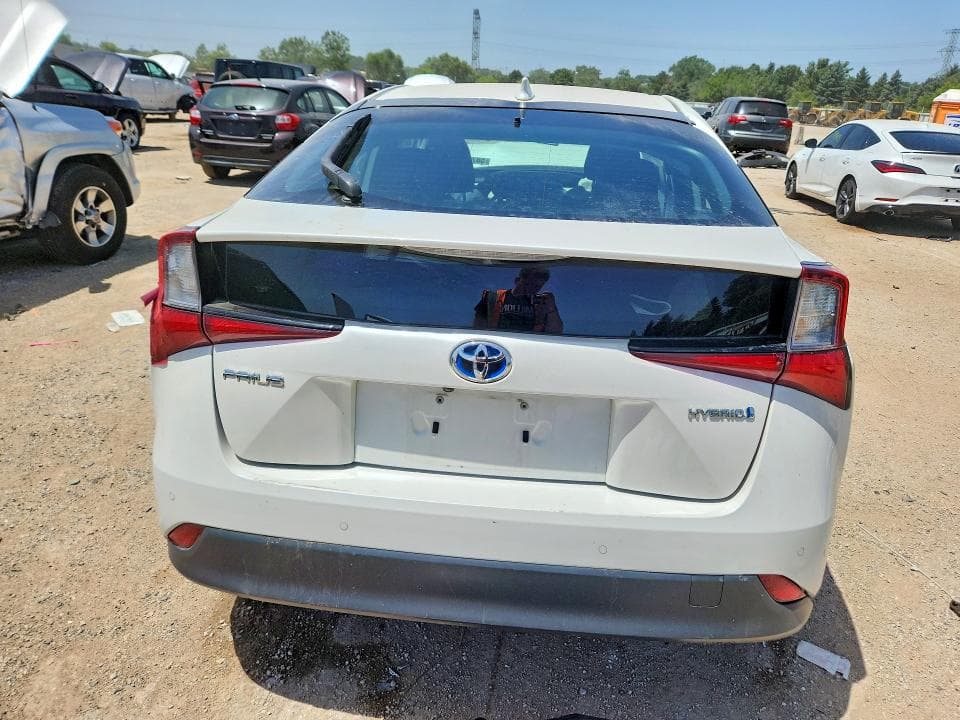 2019 TOYOTA PRIUS LE 6