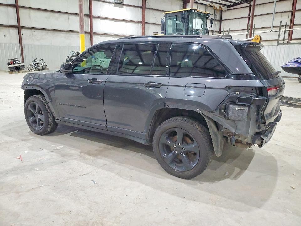 2023 JEEP GRAND CHEROKEE LAREDO 2