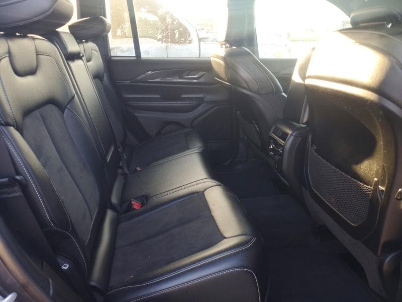 2023 JEEP GRAND CHEROKEE LAREDO 11