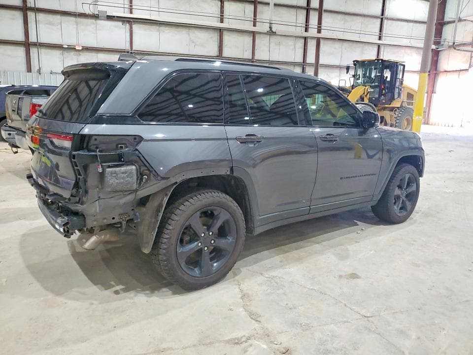 2023 JEEP GRAND CHEROKEE LAREDO 3