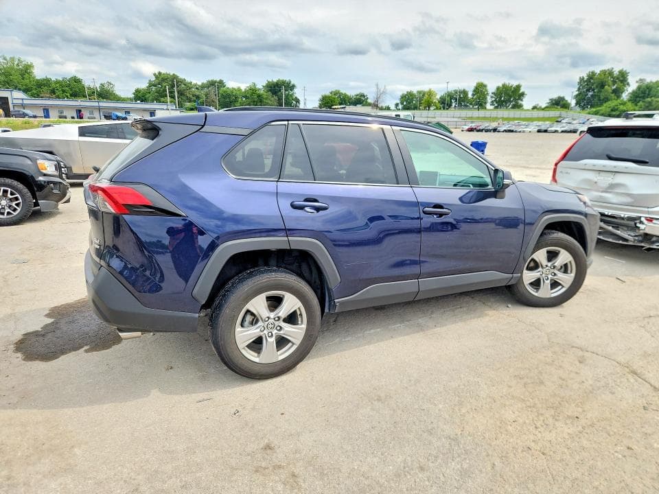 2024 TOYOTA RAV4 XLE 3