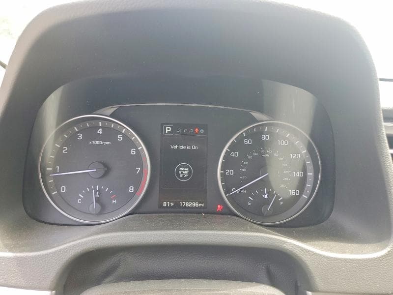 2017 HYUNDAI ELANTRA LIMITED 9