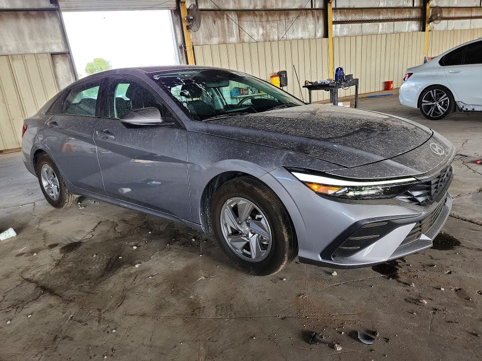 2025 HYUNDAI ELANTRA SE 4