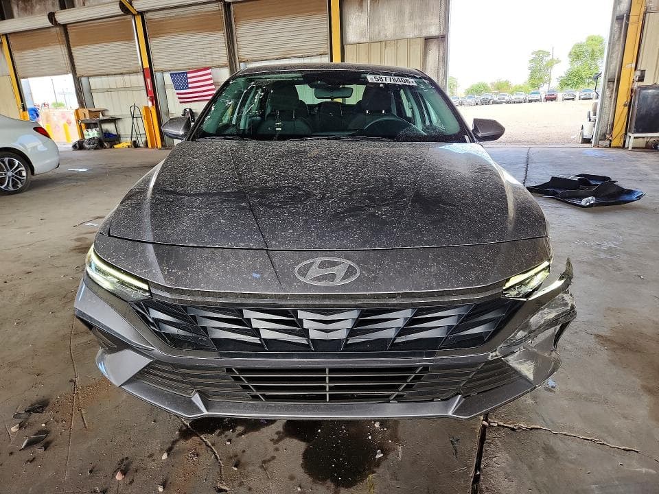 2025 HYUNDAI ELANTRA SE 5