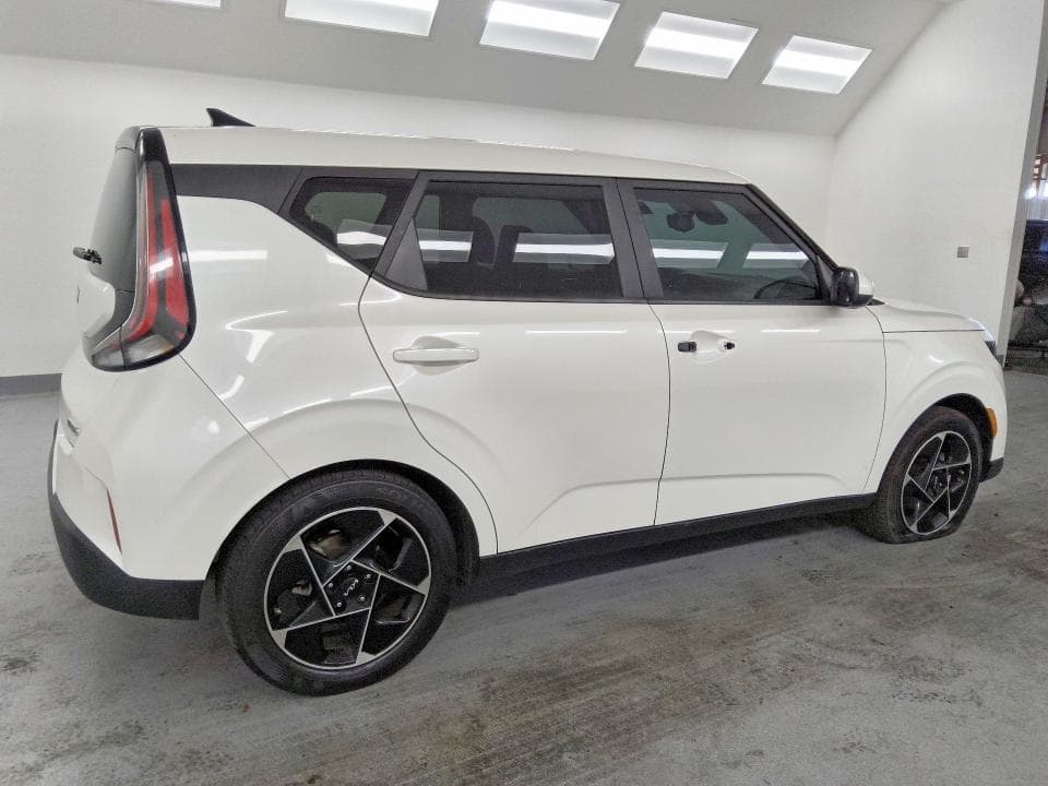 2023 KIA SOUL EX 3