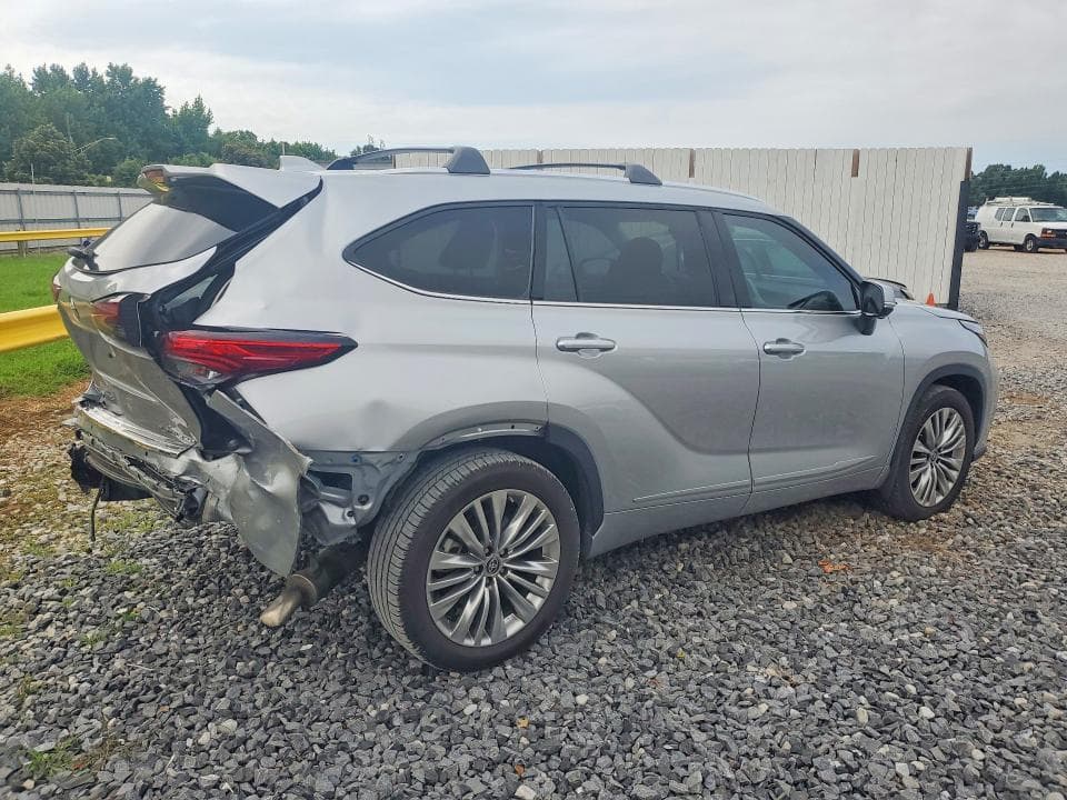2023 TOYOTA HIGHLANDER PLATINUM 3