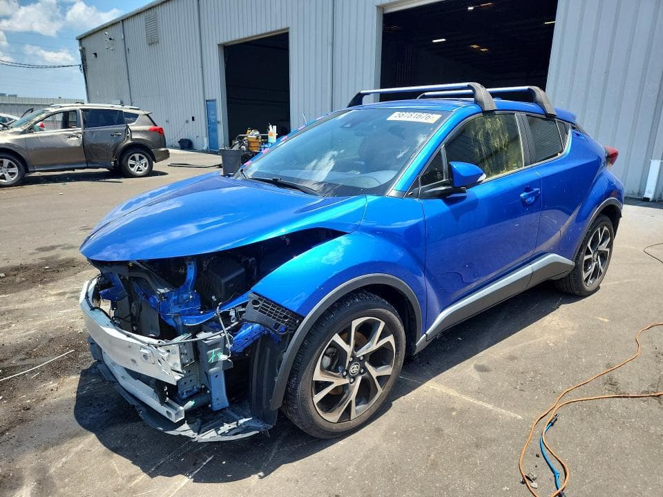 2020 TOYOTA C-HR XLE - 1