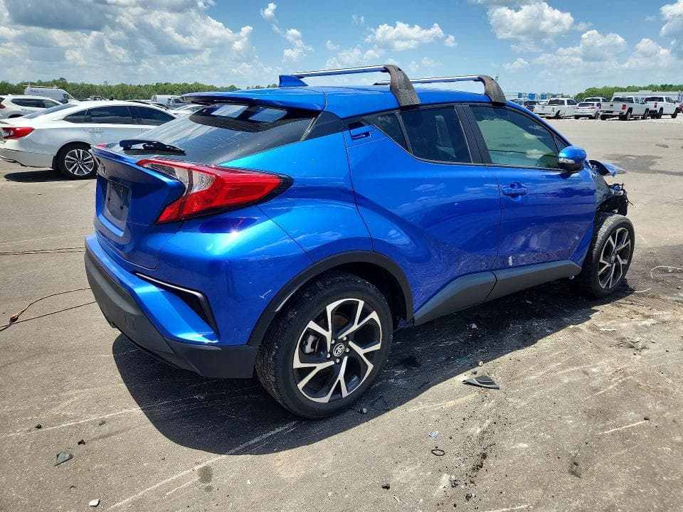 2020 TOYOTA C-HR XLE 3