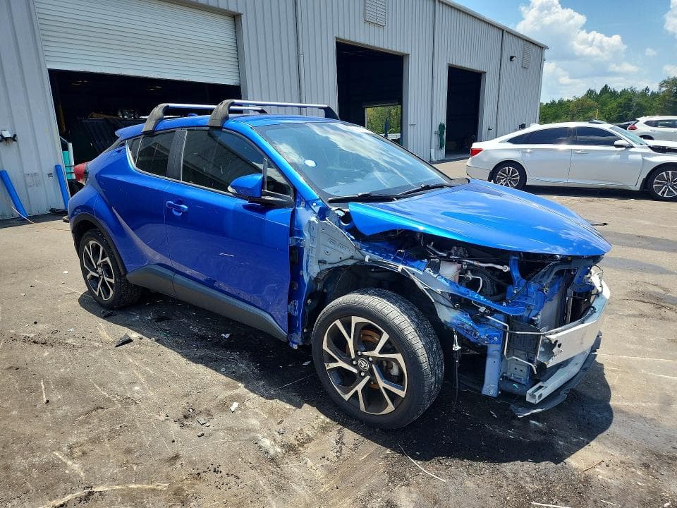 2020 TOYOTA C-HR XLE 4