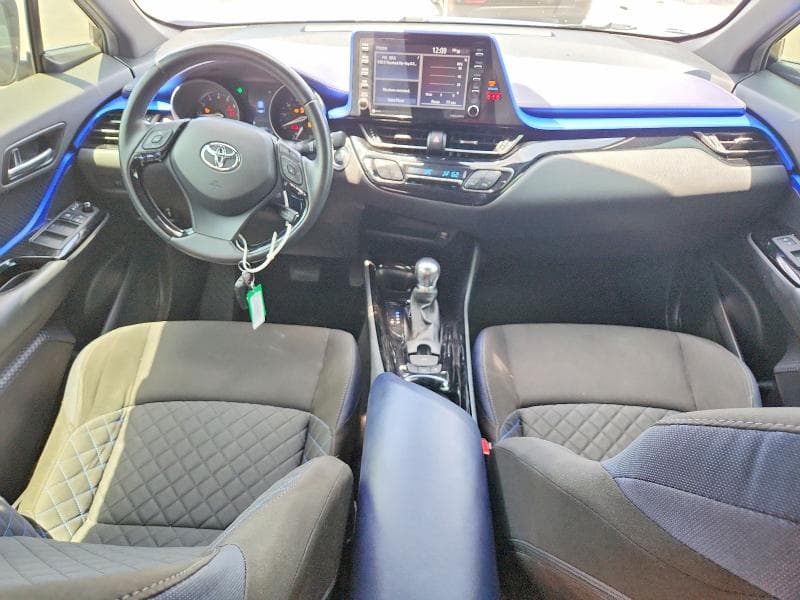2020 TOYOTA C-HR XLE 8