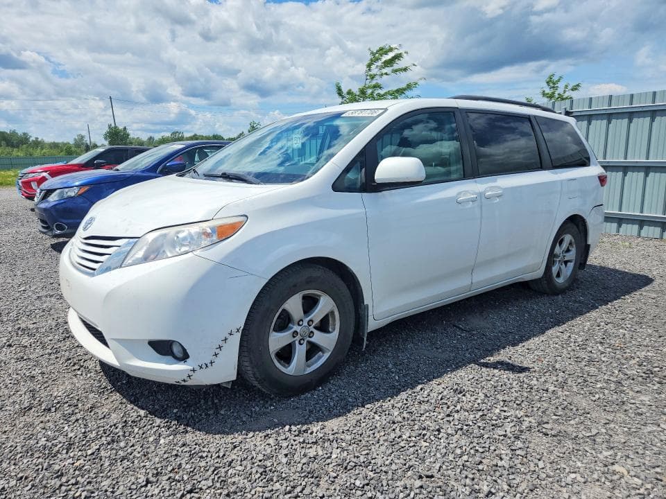 2017 TOYOTA SIENNA LE - 1